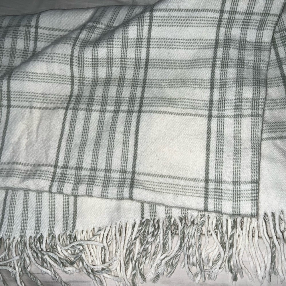 Olympic Mills oversized scarf white